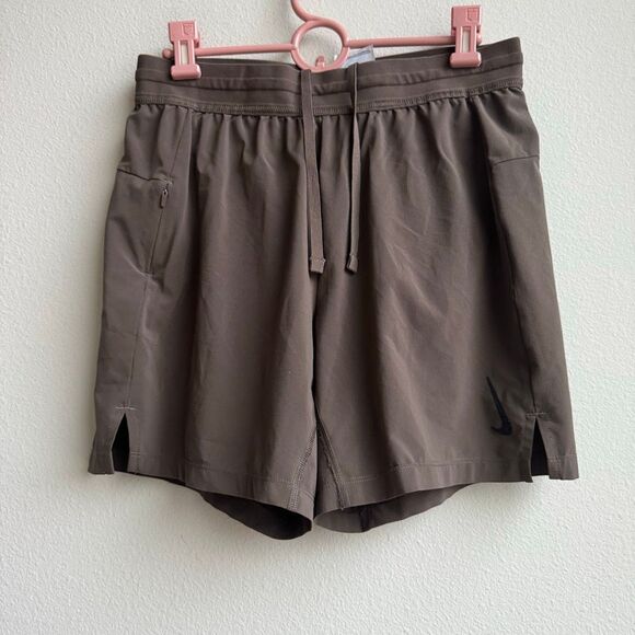 Nike Yoga 2-in-1 Training 6” Shorts Chocolate Brown DC5320-004 Men's Size Small - Picture 2 of 8